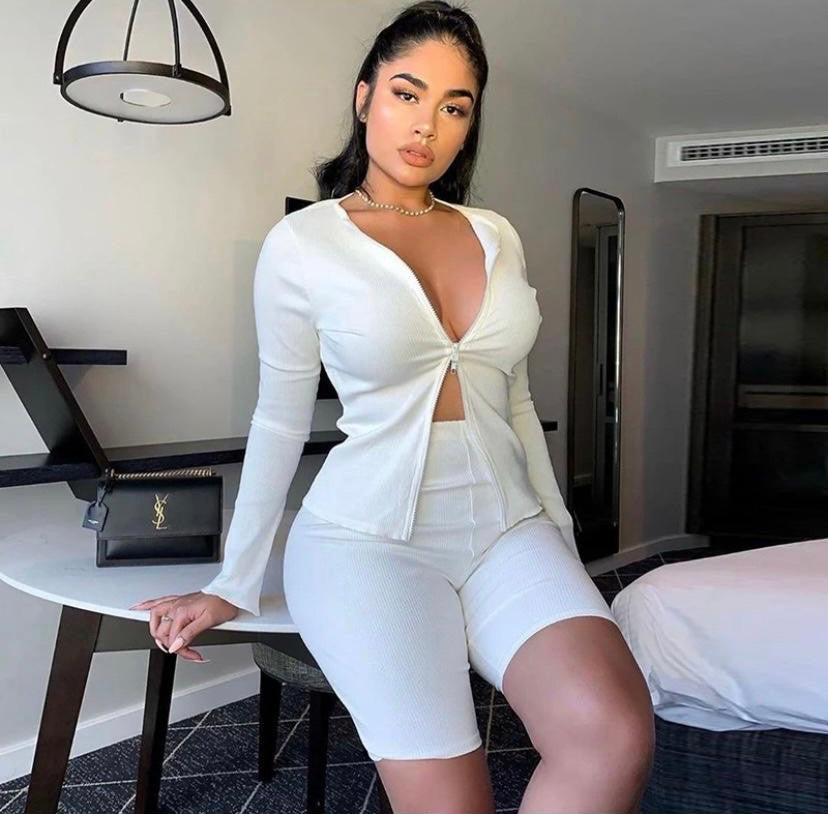 WHITE DOUBLE SIDED ZIPPER SHORTS SET